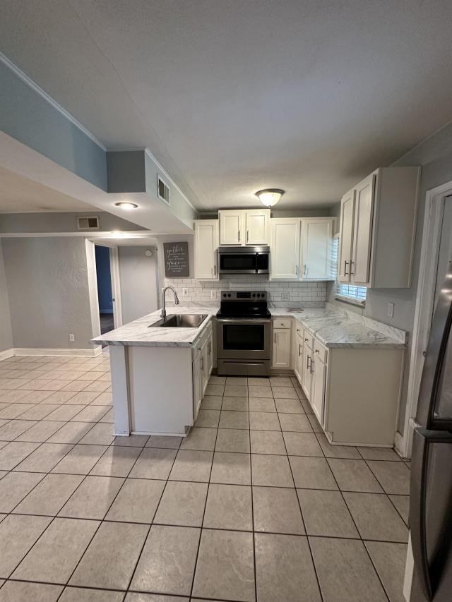 Building Photo - 3 bedroom in Jacksonville FL 32246