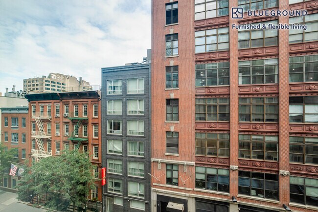 Foto del edificio - 312 W 43rd St