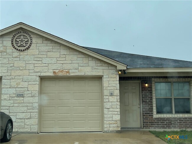 Building Photo - 4509 Cambridge Dr