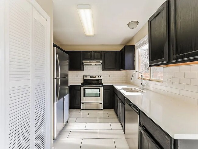 Foto del edificio - 5083 Helena Ct