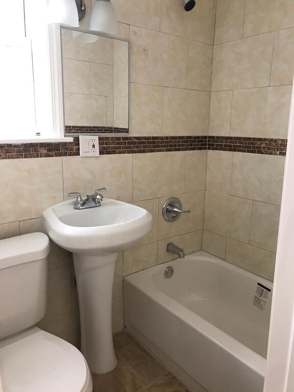 Building Photo - 89-25-25 Lyman St