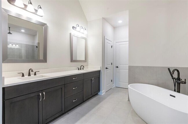 Foto del edificio - 535 Clover Ln