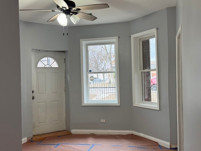 Building Photo - 5323 S Damen Ave