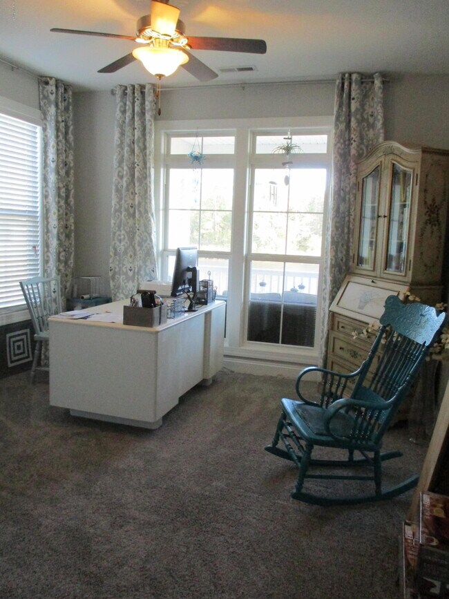 Foto del edificio - 129 Lowery Ln