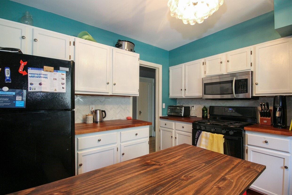 Primary Photo - 3015 N Knox Ave