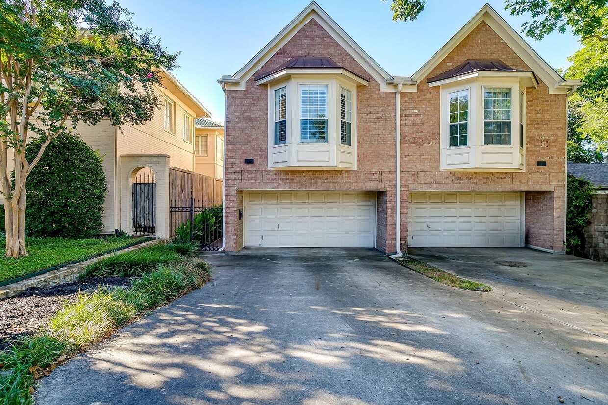 Foto principal - Amazing Town Home in Arlington Heights- We...