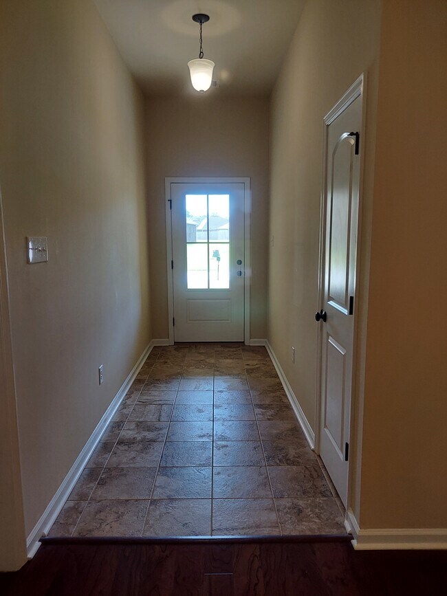 Building Photo - 734 Red Pine Dr