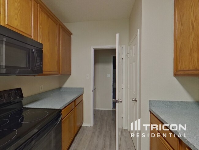 Foto del edificio - 6300 Downeast Dr