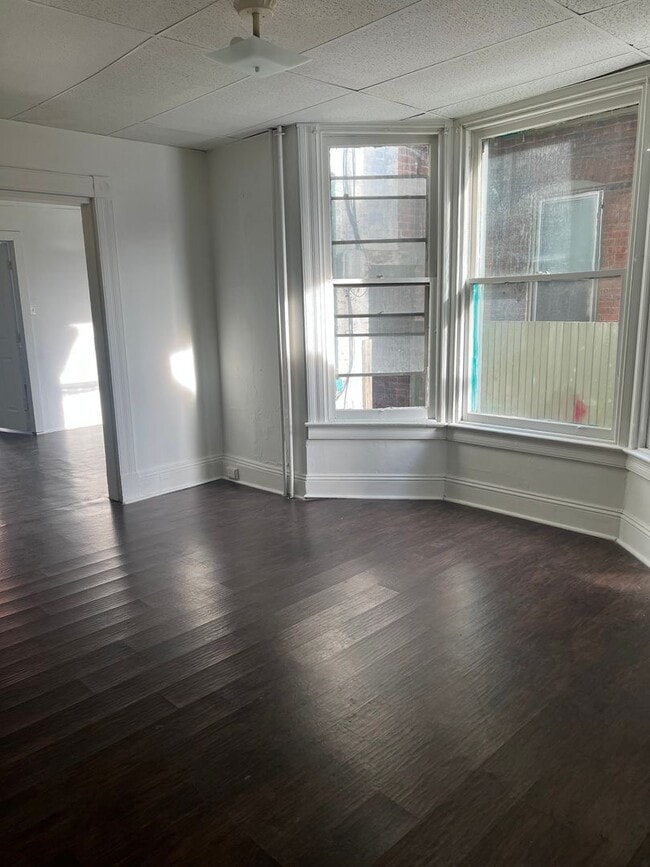 Building Photo - First-Floor Apartment **MOVE-IN SPECIAL: 1 Month FREE **