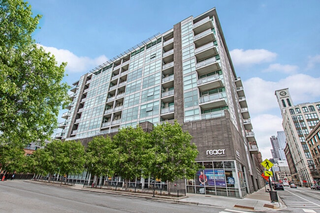 Building Photo - 225 S Sangamon St