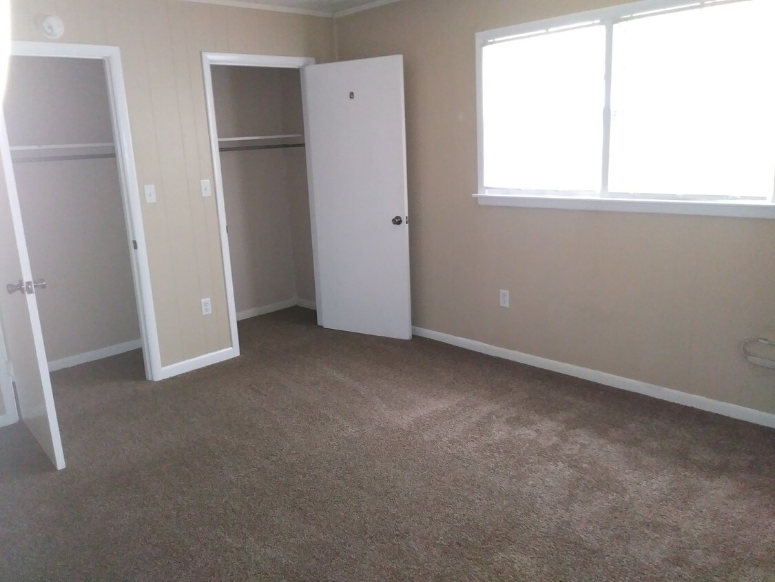 509 Iola Dr NW Unit B, Jacksonville, AL 36265 Apartments in