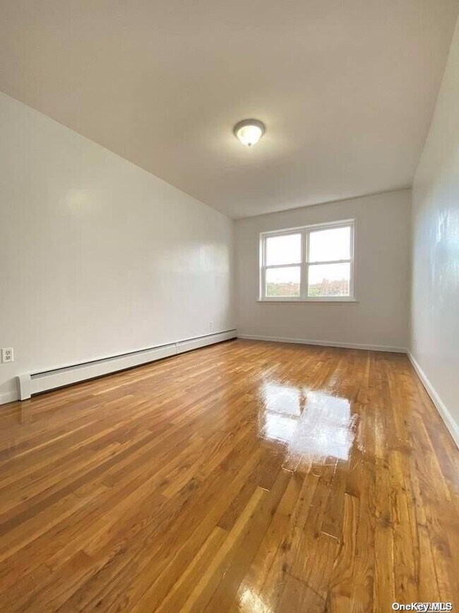 Foto del edificio - 57-24 Granger St