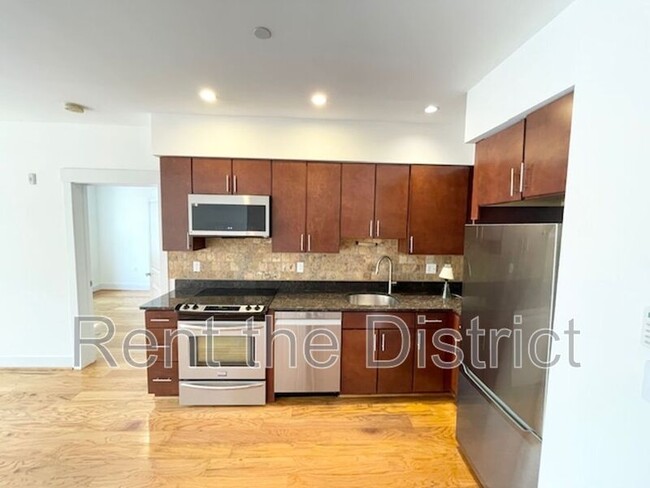 Foto del edificio - 2910 Georgia Ave NW