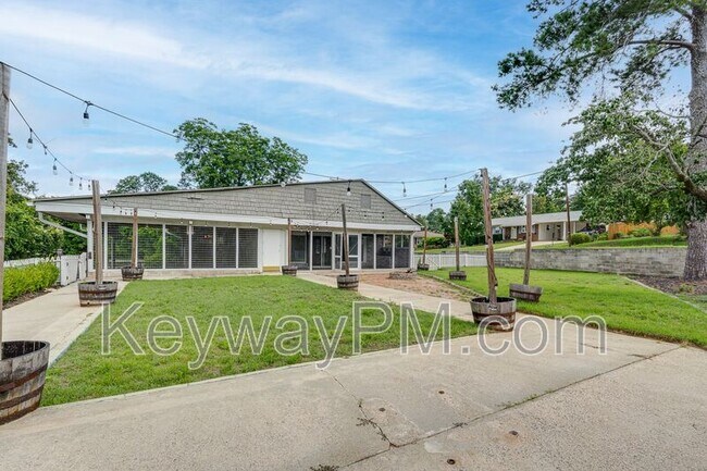 Building Photo - 322 Jackson Ave
