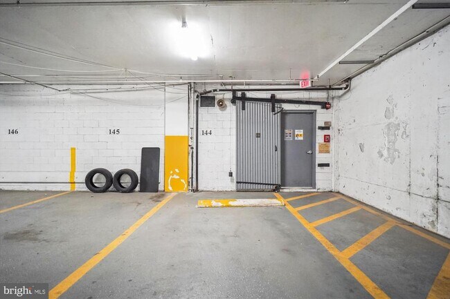 Foto del edificio - 10500 Rockville Pike