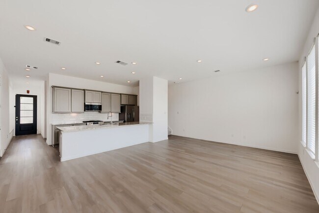 Building Photo - 4146 Balboa Dr
