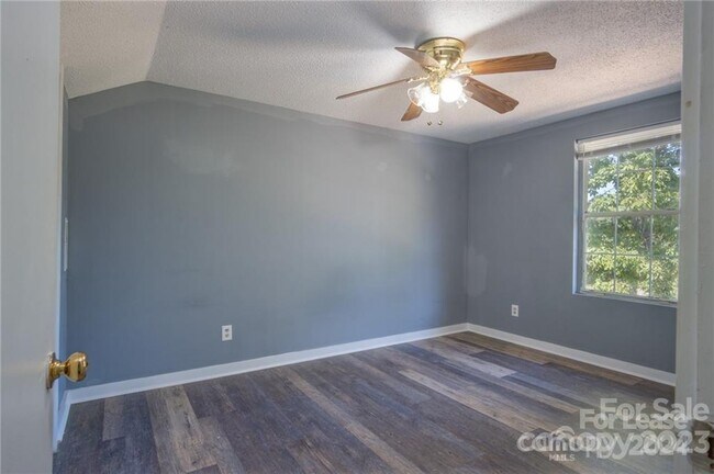 Building Photo - 4335 Saluda Rd