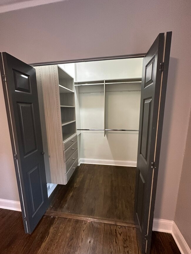 Foto del edificio - 1926 Wesley Ave