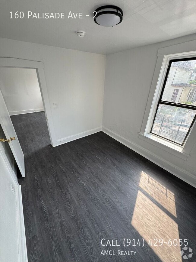 Building Photo - 160 Palisade Ave