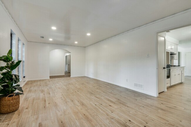 Foto del edificio - 6115 Red Bird Ct