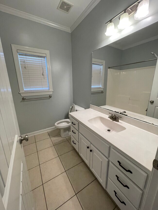 Foto del edificio - 749 Pine Ave