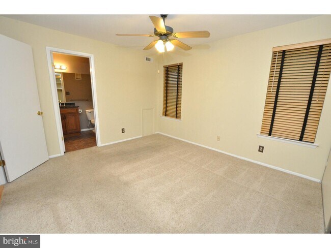 Foto del edificio - 1950 The Woods II