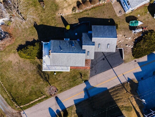 Building Photo - 58 Cedar Island Rd