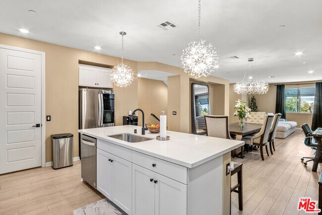 Building Photo - 720 Grace Ave