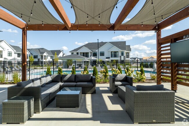 Building Photo - Seasons at Elgin