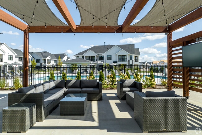 Building Photo - Seasons at Elgin