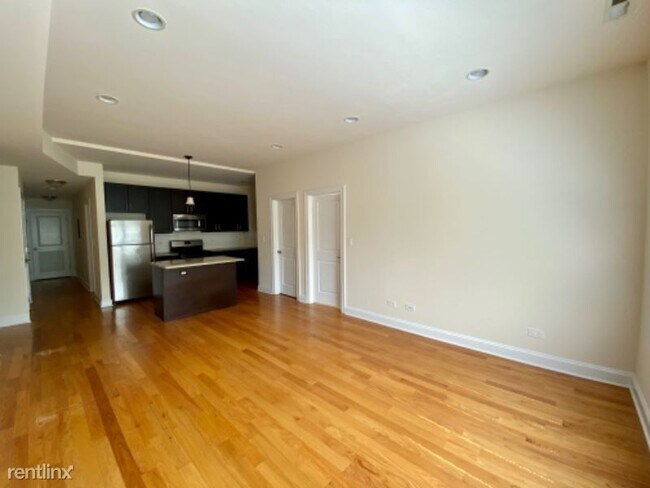 Building Photo - 3 br, 2 bath Condo - 7601 N Sheridan Rd