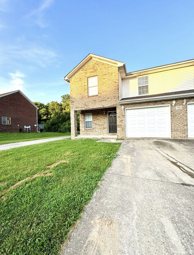 Building Photo - 586 Hampton Way