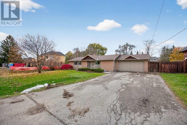 Photo du bâtiment - 52 Elizabeth Dr