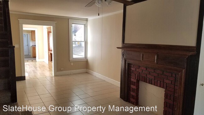 Foto del edificio - 4 br, 1.5 bath House - 255 Roosevelt Ave