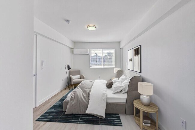 Building Photo - Newly renovated apartment at Oakbrook! 2.5...