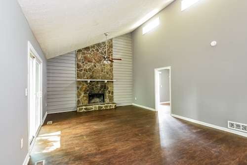 Foto del edificio - 6603 Valley Hill Dr