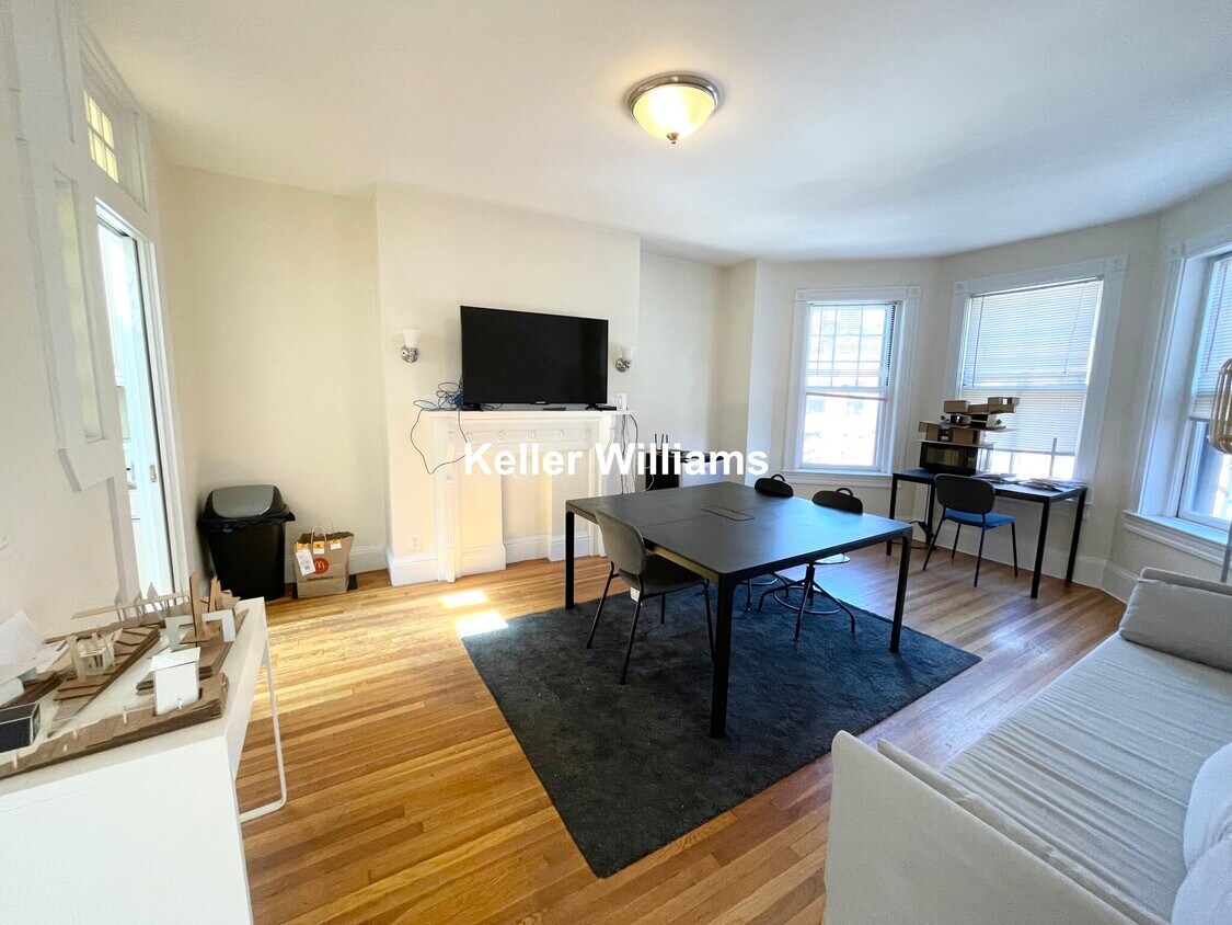 Primary Photo - 438 Marlborough St