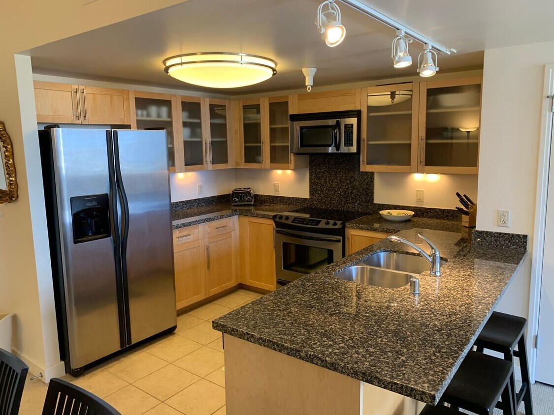 Foto principal - Fully Furnished 1 Bed-1BathPet Friendly Un...