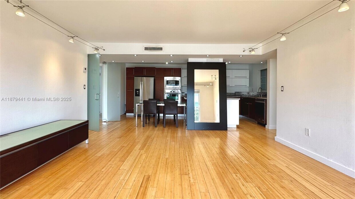 Foto principal - 947 Lenox Ave.