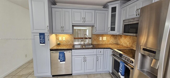 Foto del edificio - 2542 Riverside Dr
