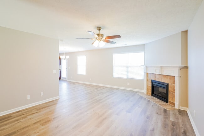 Foto del edificio - 347 Golfview Ln