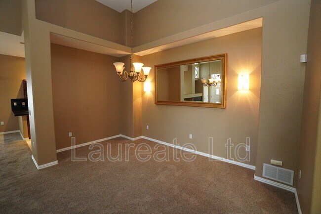 Building Photo - 632 S Yarrow St