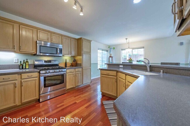Building Photo - 5 br, 4 bath House - 2198 Court Side Circle