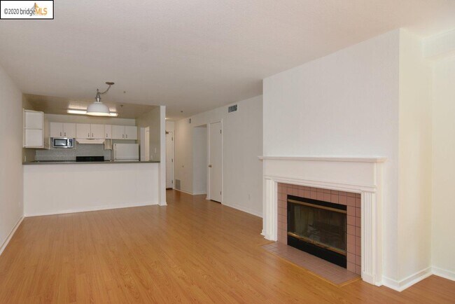 Building Photo - 535 Pierce St