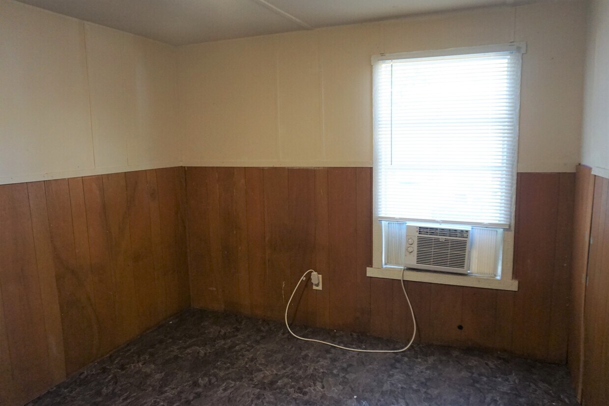 201 S Preston Rd, TX 76354 House Rental in