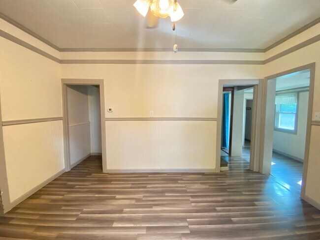 Building Photo - Coming Soon! Spacious 3 Bedroom, 1 Bath Ho...