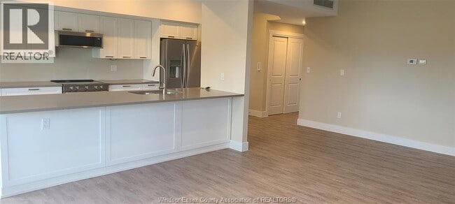 Building Photo - 550 Sandison St