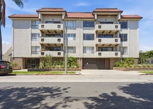 Building Photo - 853 S Le Doux Rd