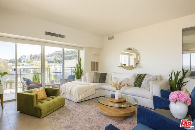 Foto del edificio - 1155 N La Cienega Blvd