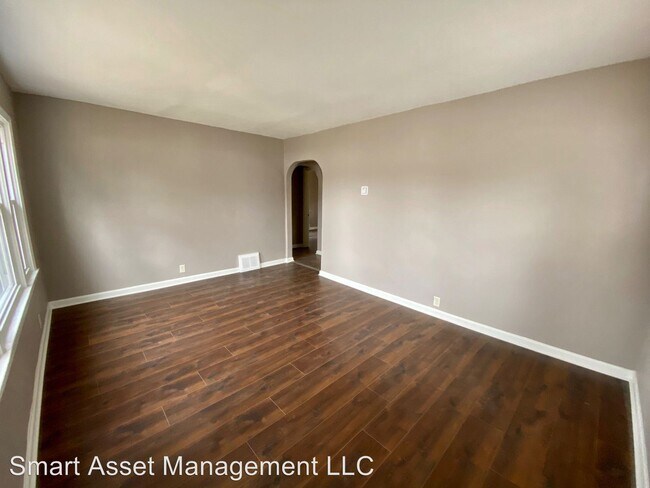 Building Photo - 3 br, 1 bath House - 4988 N 60th
